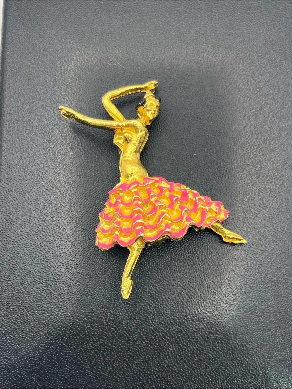 Ballerina dancer gold tone pink enamel vintage brooch pin